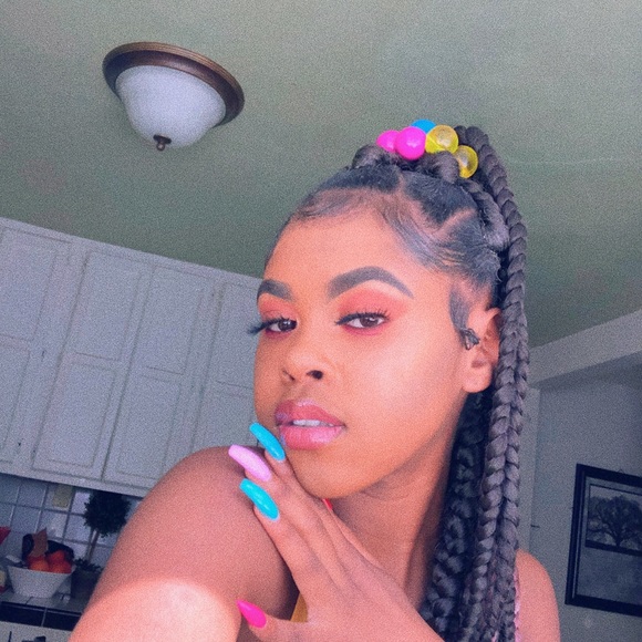 Meet your Posher, Sarah - Picture 1 of 1